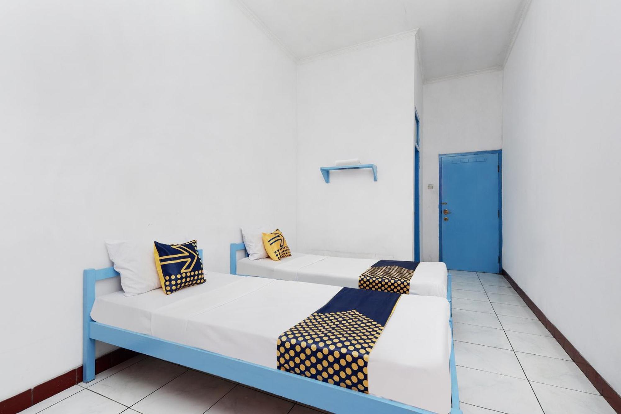 Spot On 2289 Hotel Saudara Tegal  Buitenkant foto