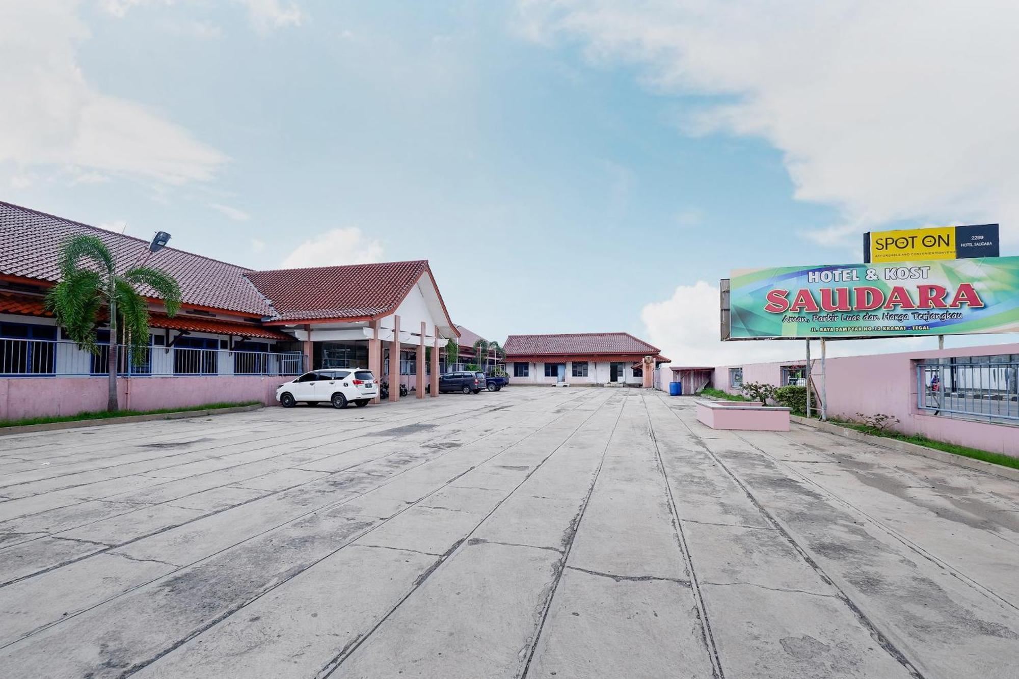 Spot On 2289 Hotel Saudara Tegal  Buitenkant foto