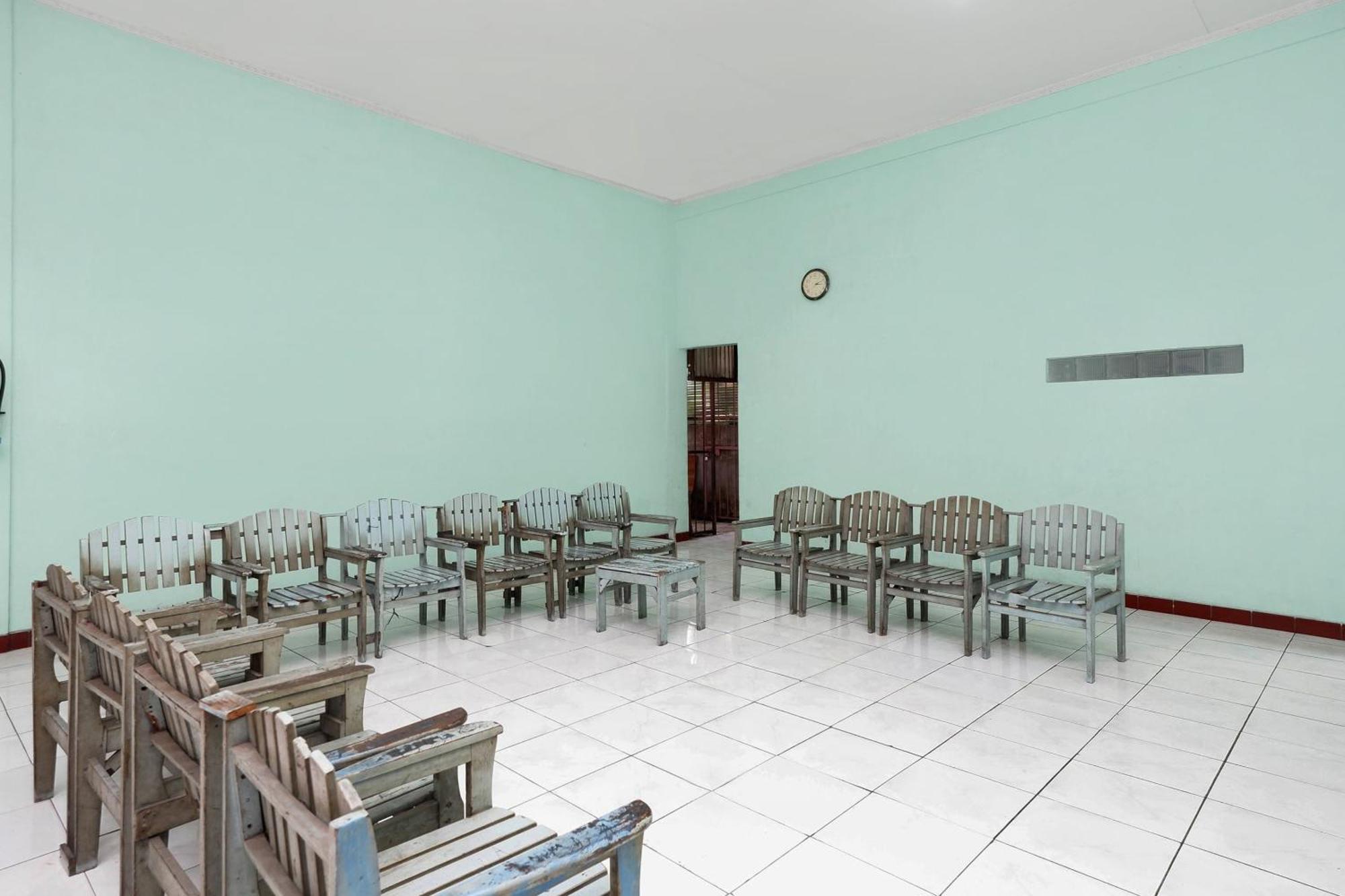 Spot On 2289 Hotel Saudara Tegal  Buitenkant foto