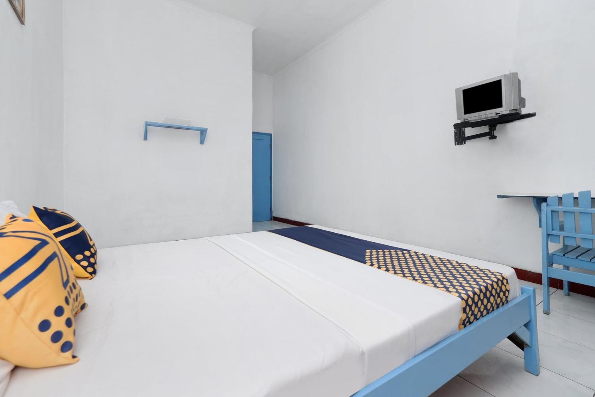 Spot On 2289 Hotel Saudara Tegal  Buitenkant foto