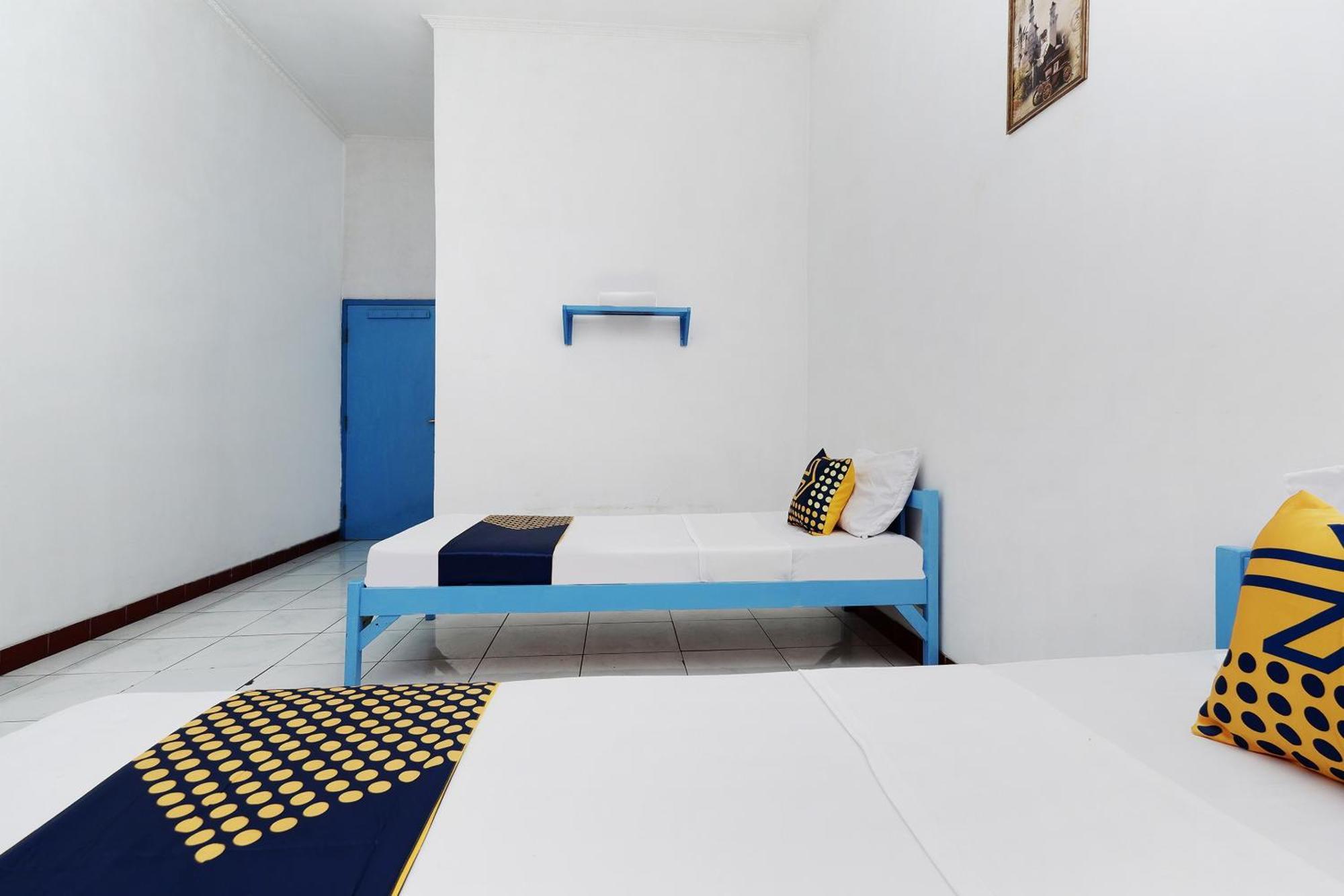 Spot On 2289 Hotel Saudara Tegal  Buitenkant foto