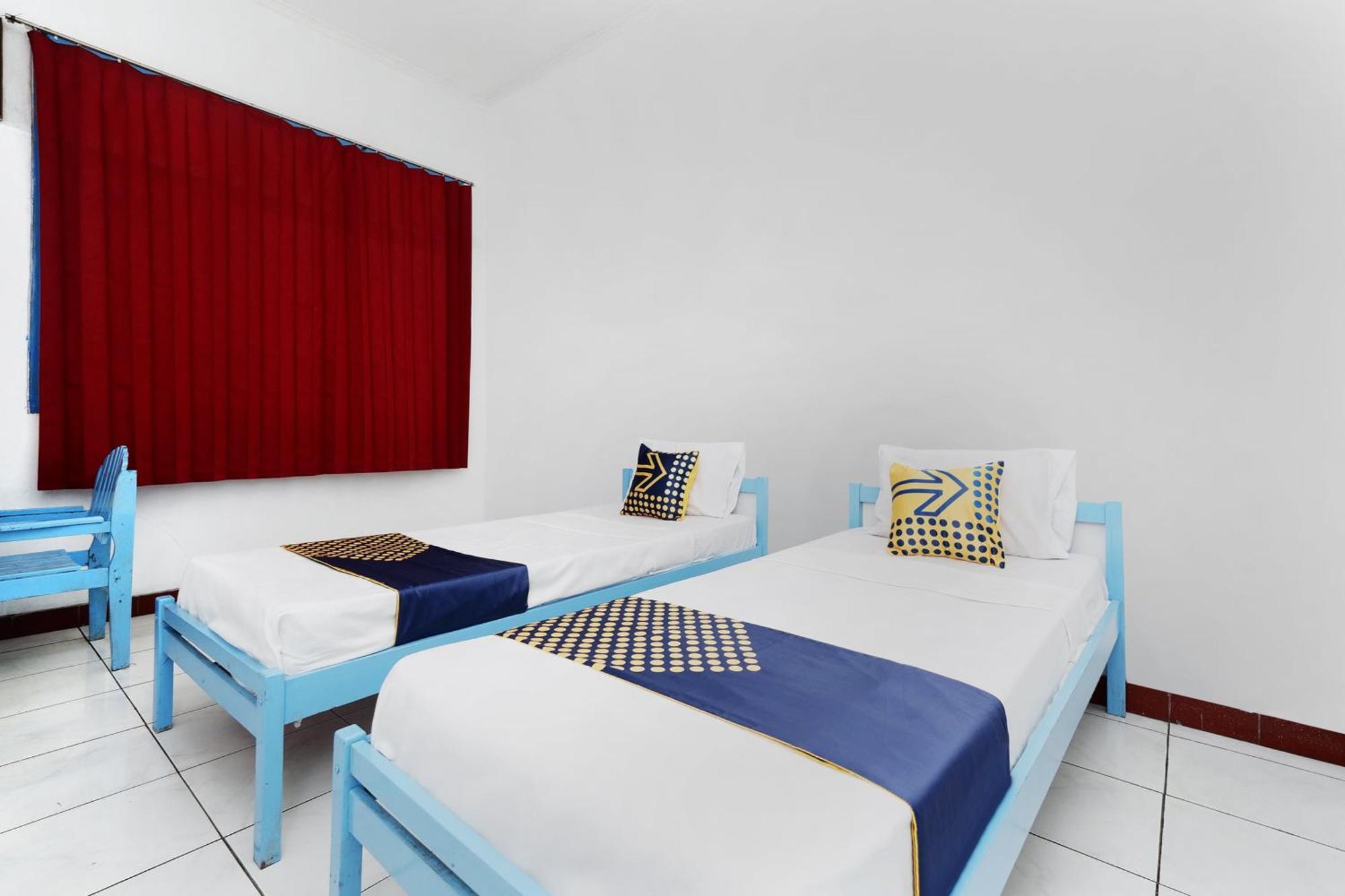 Spot On 2289 Hotel Saudara Tegal  Buitenkant foto