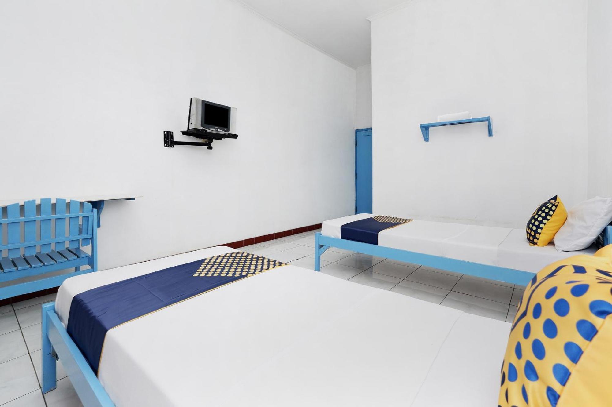 Spot On 2289 Hotel Saudara Tegal  Buitenkant foto