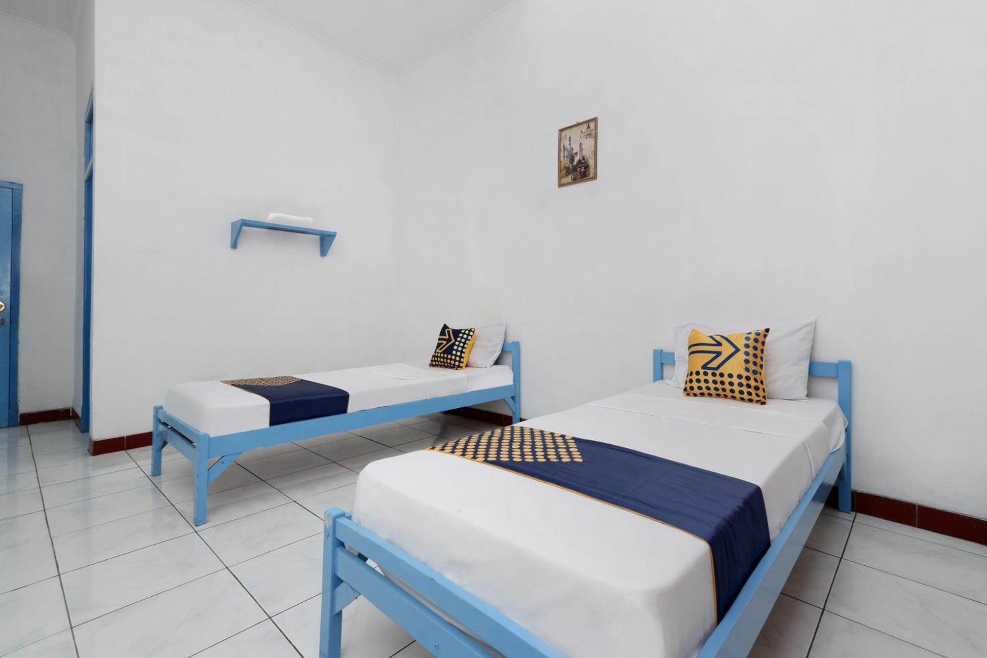Spot On 2289 Hotel Saudara Tegal  Buitenkant foto