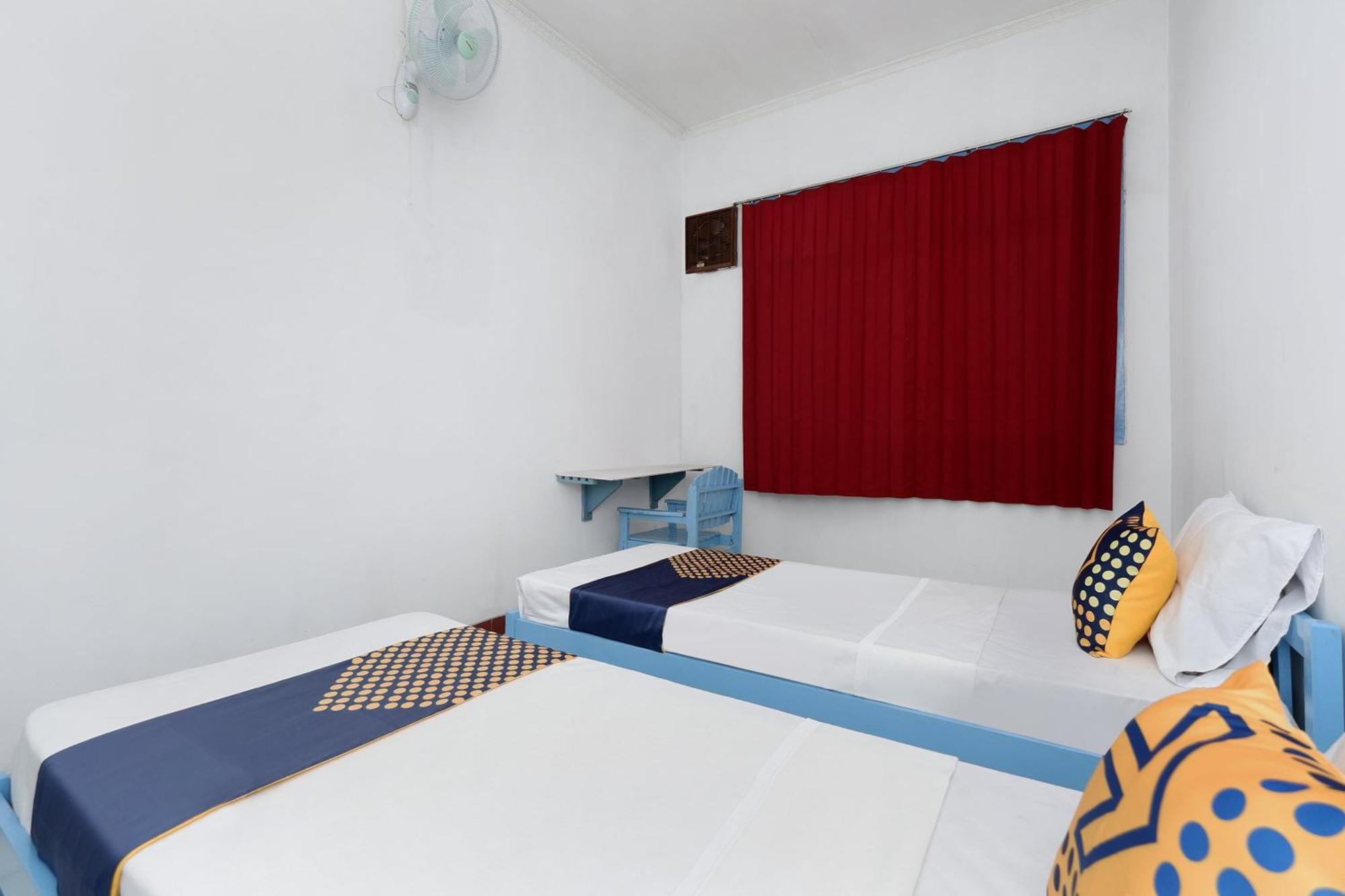 Spot On 2289 Hotel Saudara Tegal  Buitenkant foto