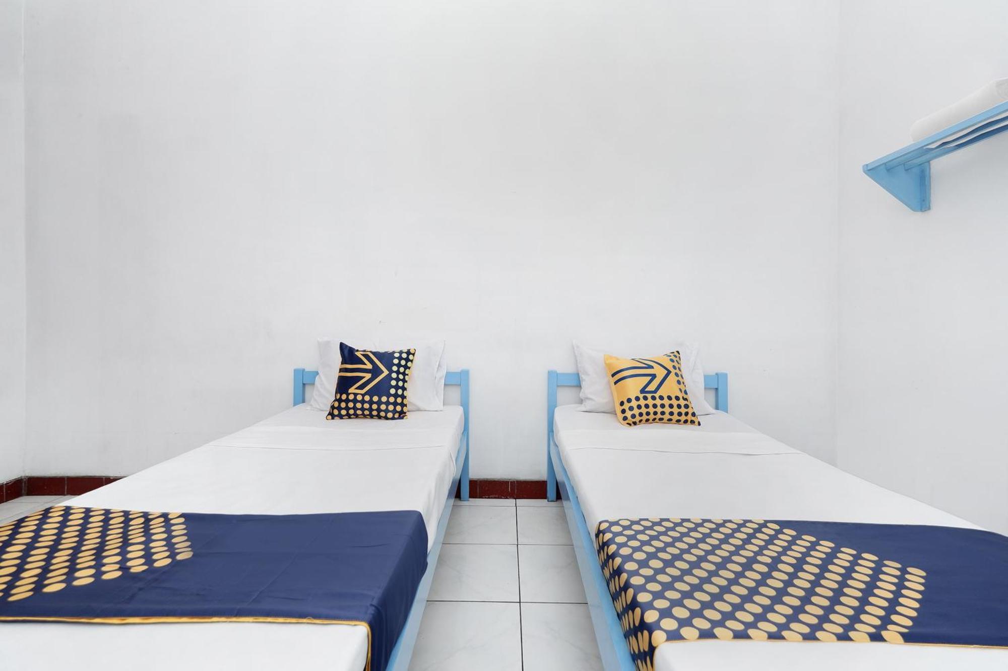 Spot On 2289 Hotel Saudara Tegal  Buitenkant foto