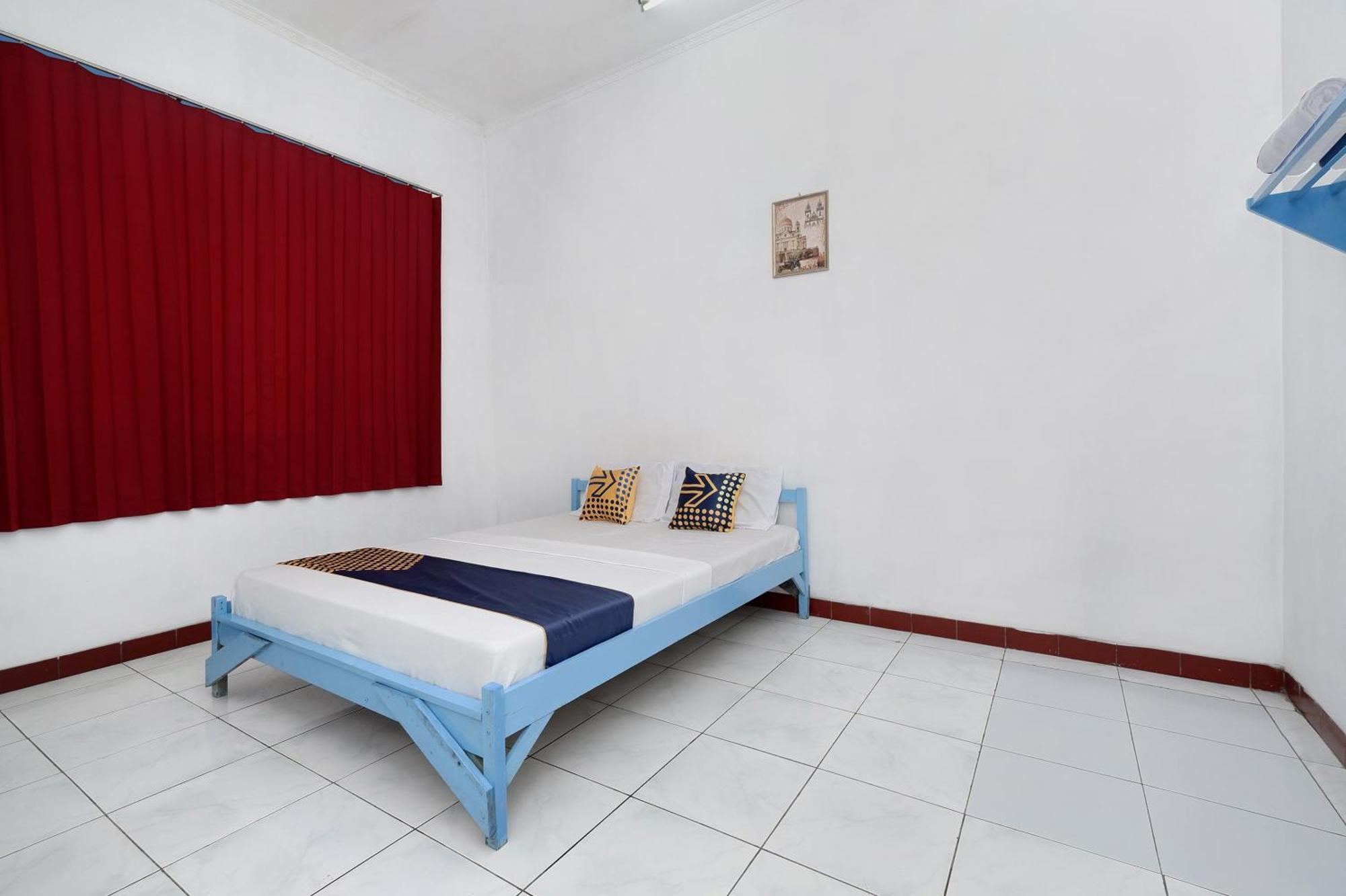 Spot On 2289 Hotel Saudara Tegal  Buitenkant foto